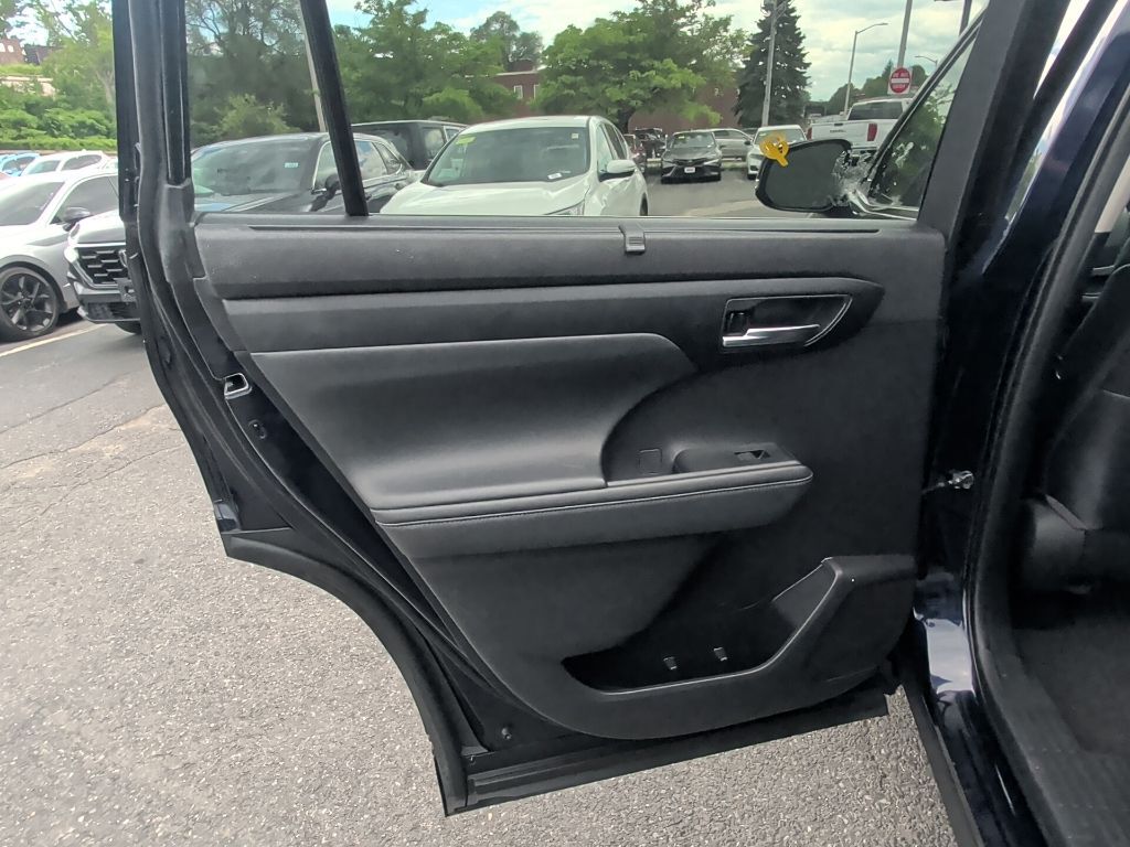 2022 Toyota Highlander XLE Worcester MA