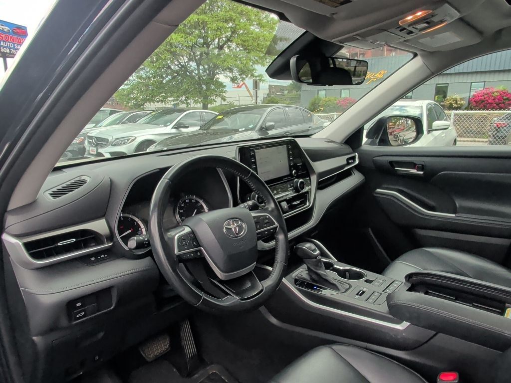 2022 Toyota Highlander XLE Worcester MA