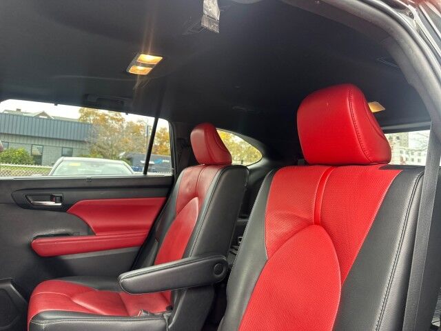 2022 Toyota Highlander XSE Worcester MA