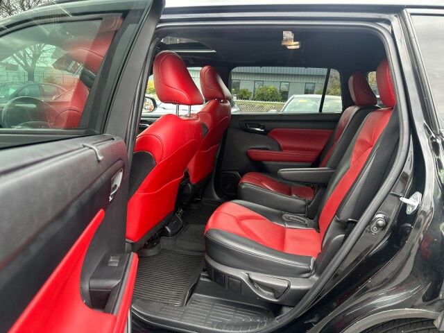 2022 Toyota Highlander XSE Worcester MA