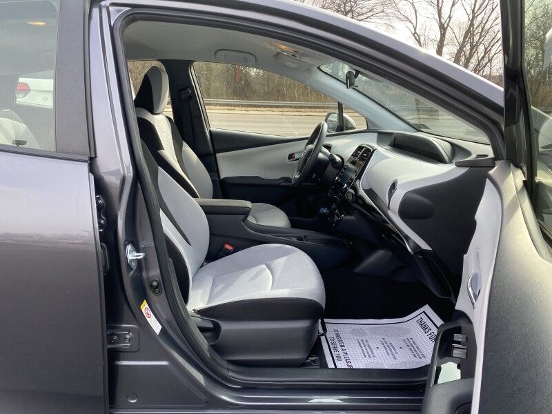 2022 Toyota Prius L Eco Springfield PA