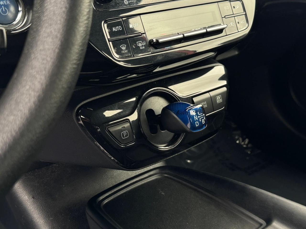 2022 Toyota Prius L Eco Miami FL
