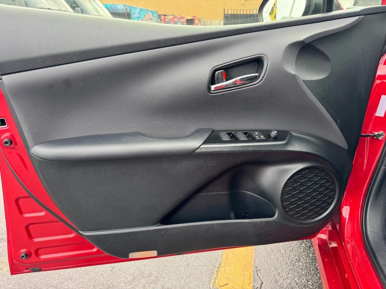 2022 Toyota Prius L Eco Miami FL