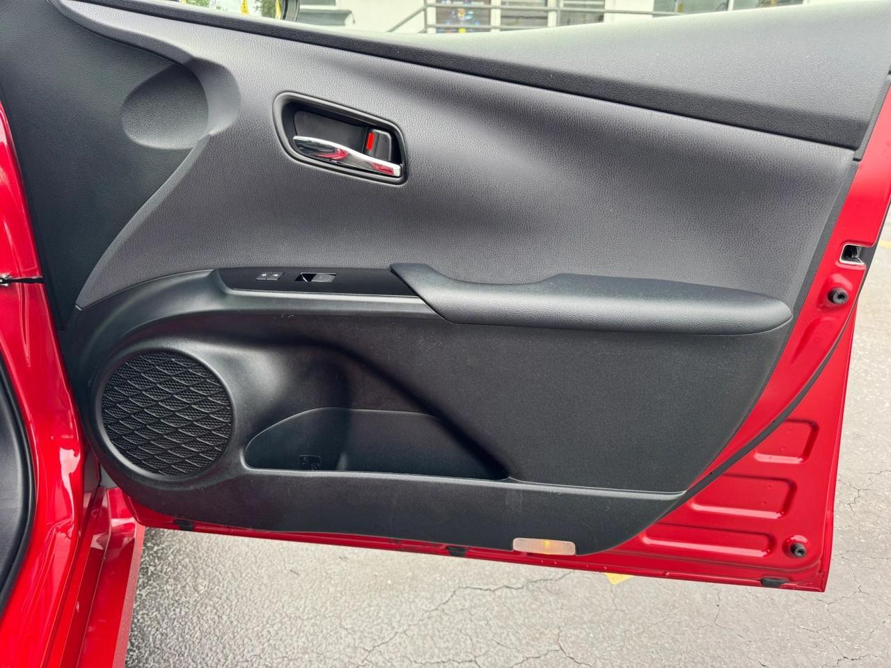 2022 Toyota Prius L Eco Miami FL
