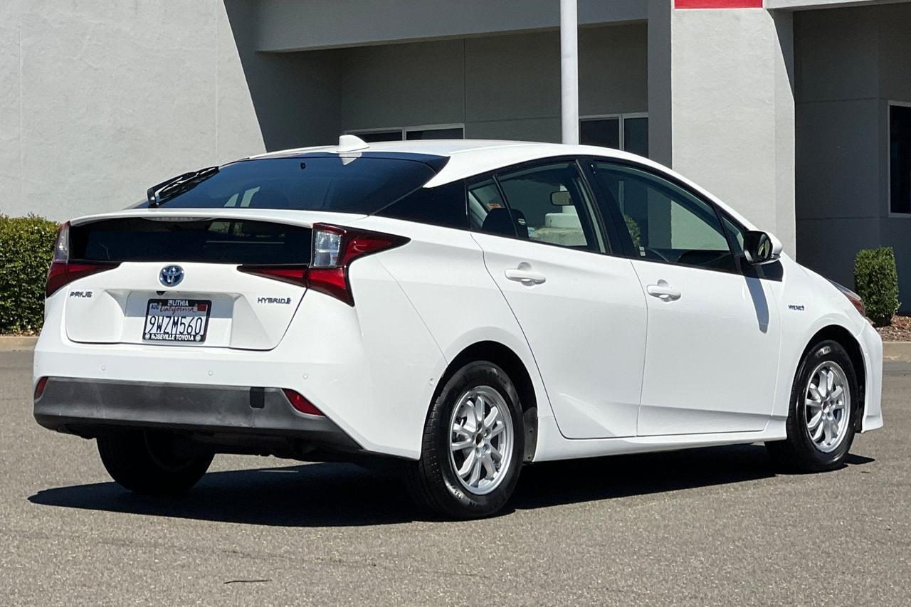 2022 Toyota Prius LE