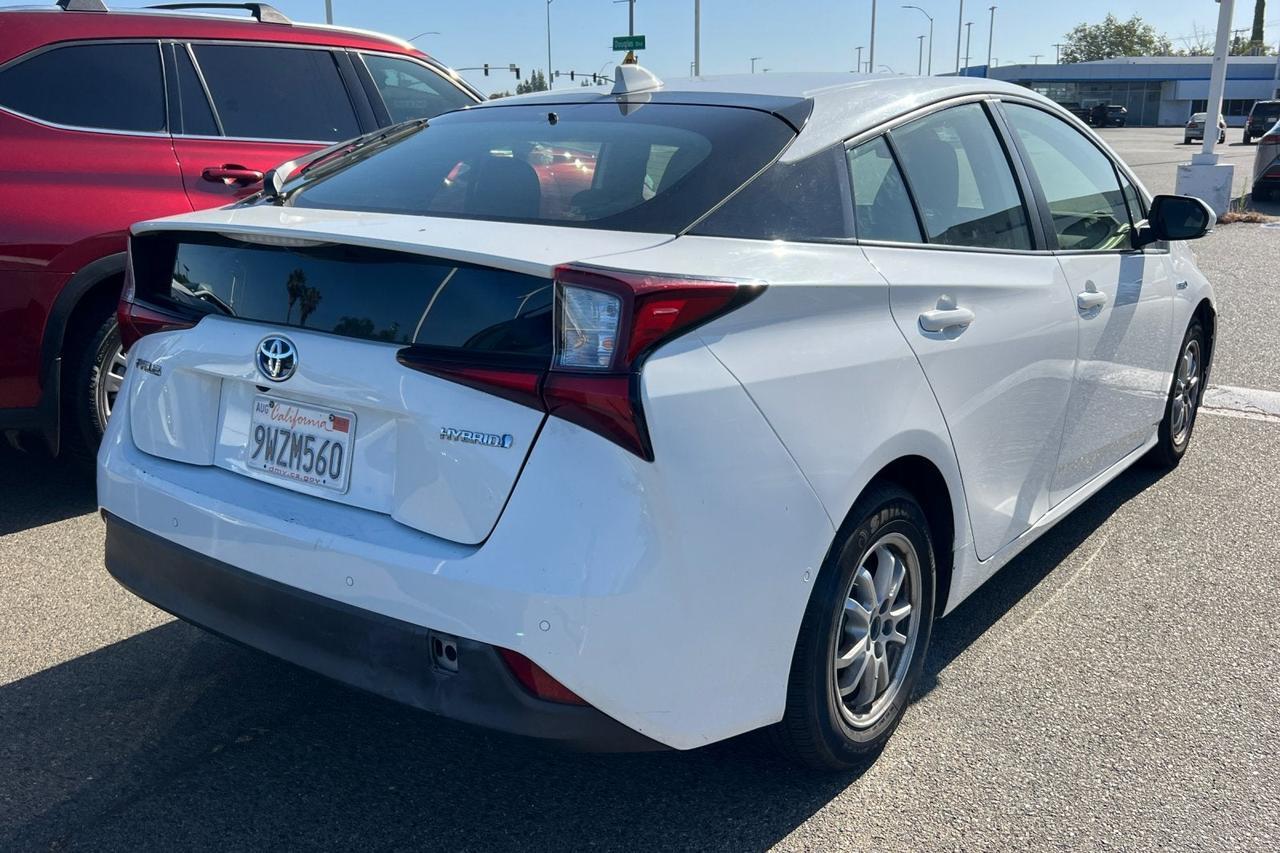 2022 Toyota Prius LE