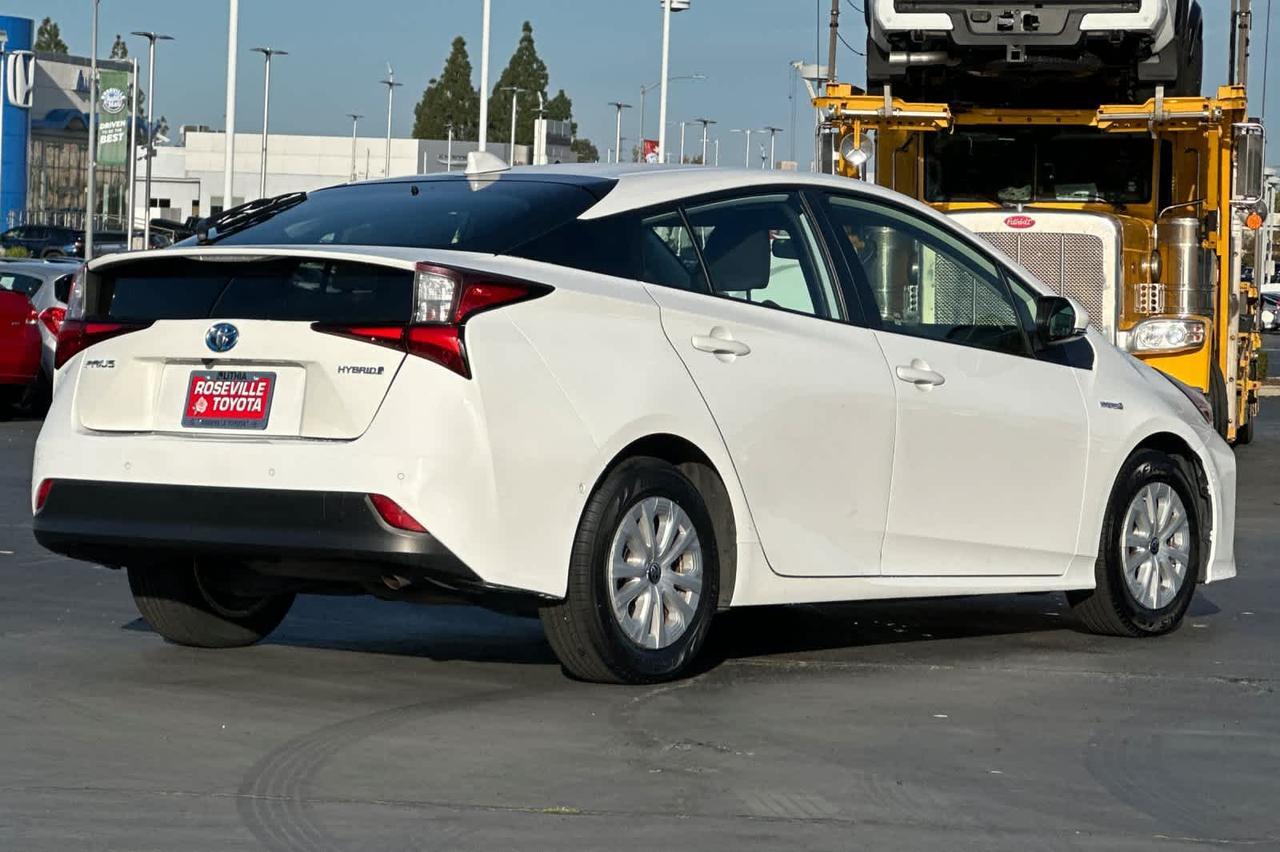 2022 Toyota Prius LE