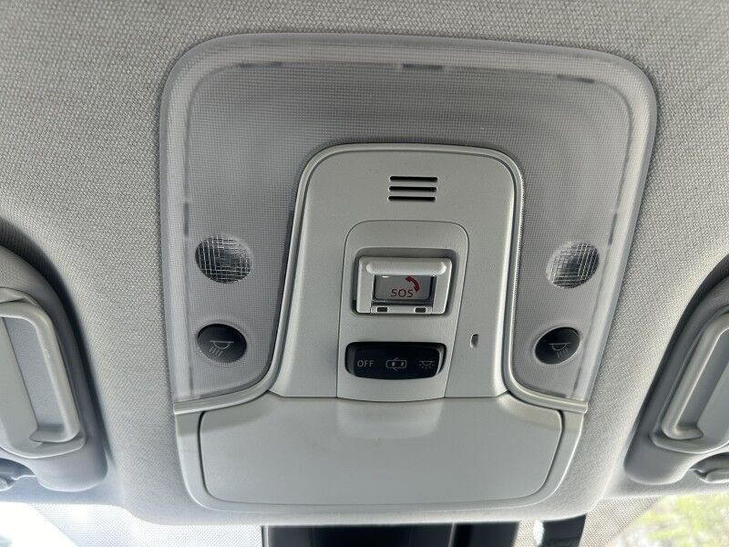 2022 Toyota Prius XLE - 1-OWNER - ADVANCED TECHNOLOGY PACKAGE Whitinsville MA