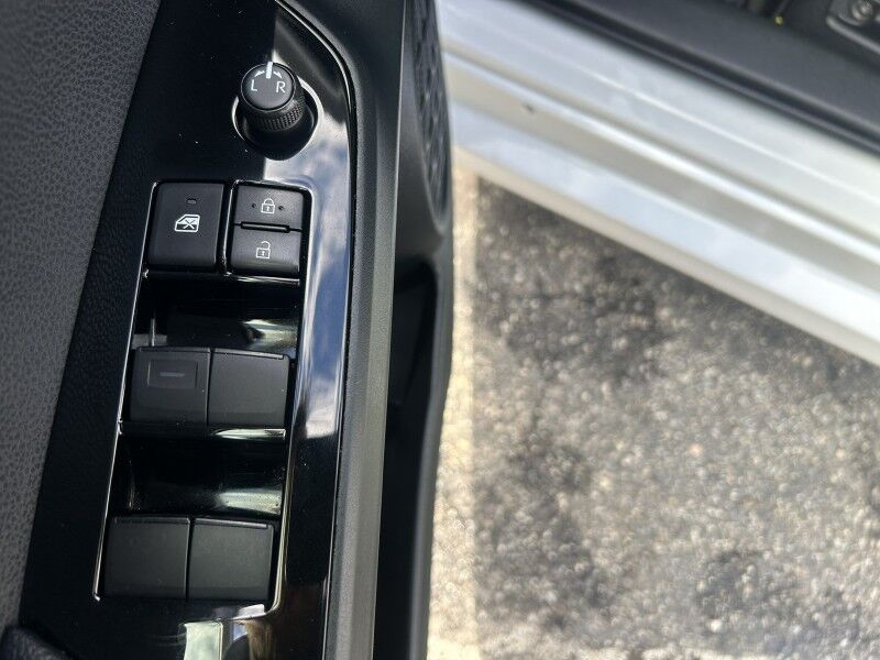 2022 Toyota Prius XLE - 1-OWNER - ADVANCED TECHNOLOGY PACKAGE Webster MA