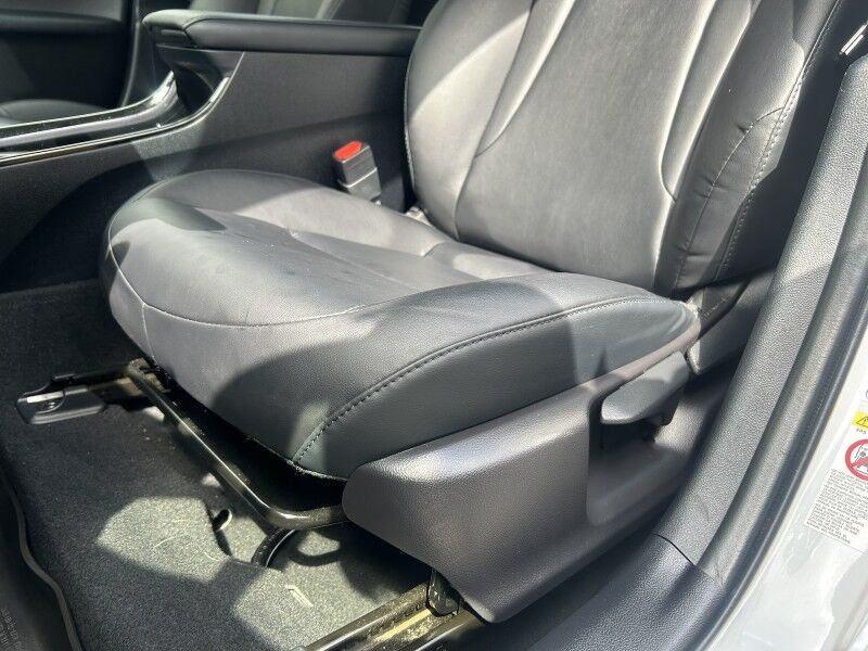 2022 Toyota Prius XLE - 1-OWNER - ADVANCED TECHNOLOGY PACKAGE Webster MA