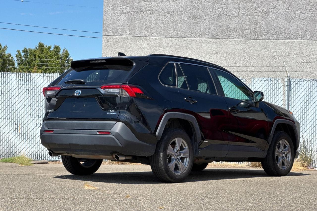 2022 Toyota RAV4 Hybrid LE