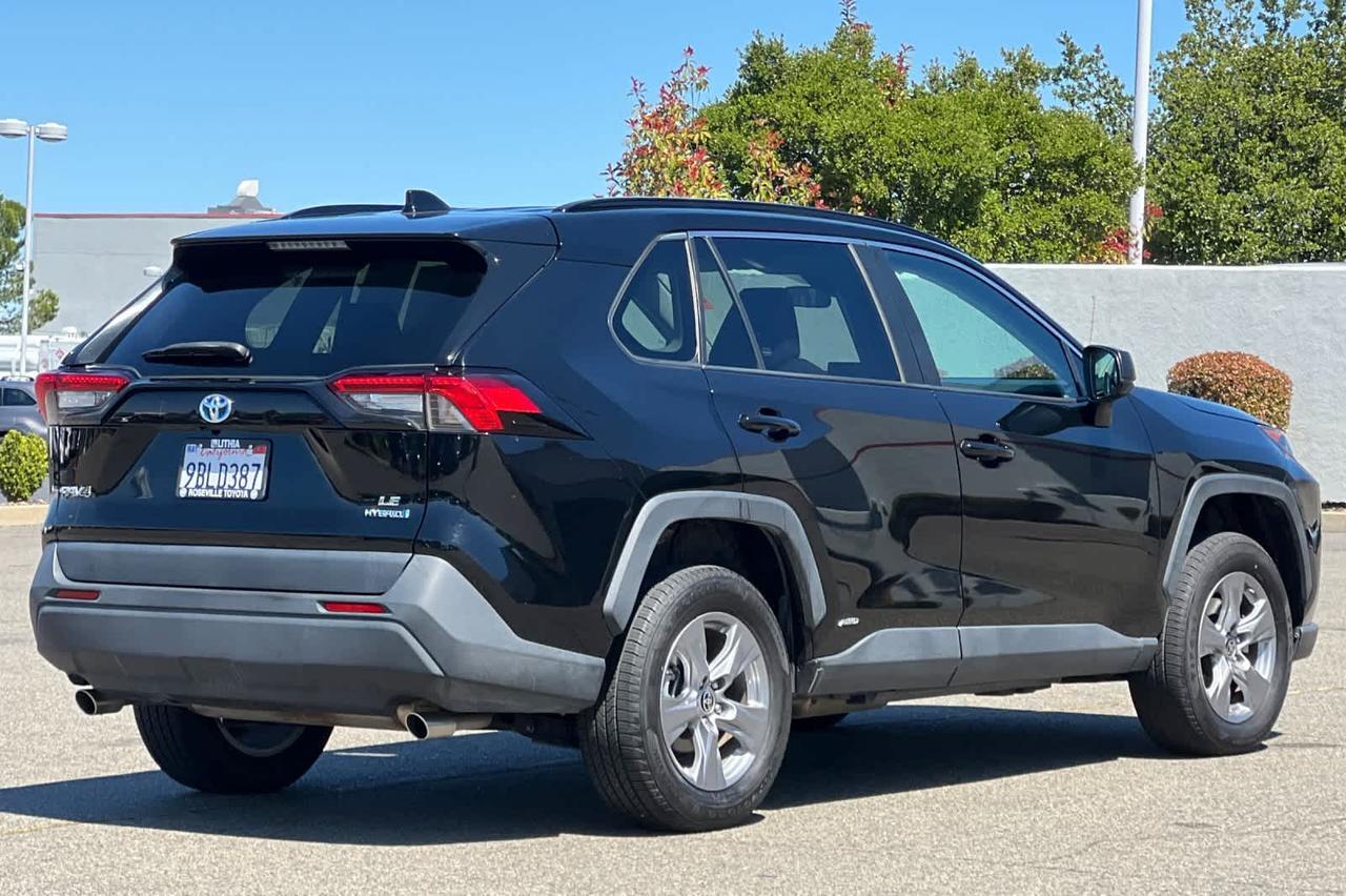 2022 Toyota RAV4 Hybrid LE