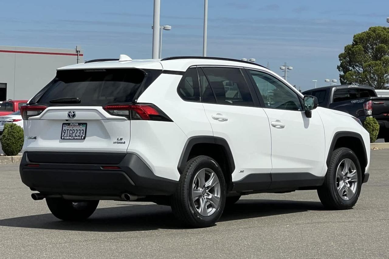 2022 Toyota RAV4 Hybrid LE