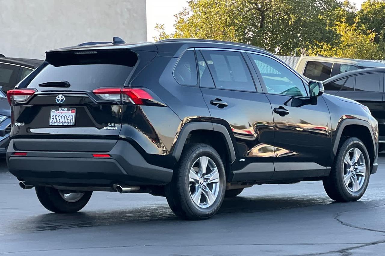 2022 Toyota RAV4 Hybrid LE
