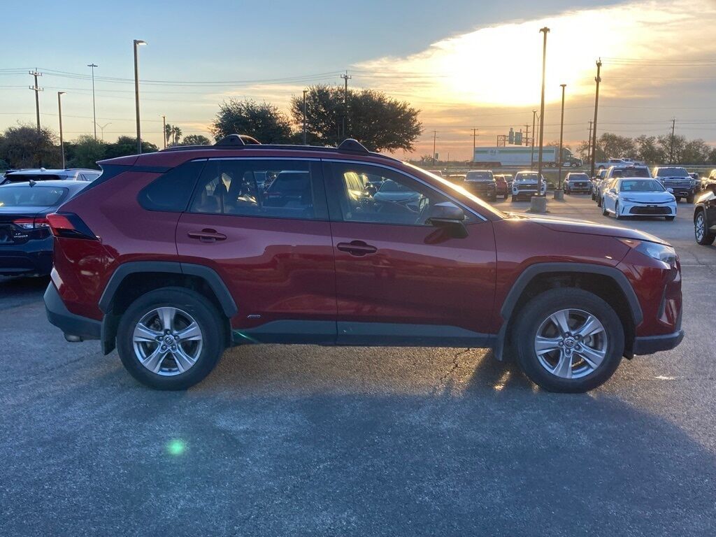 2022 Toyota RAV4 Hybrid LE