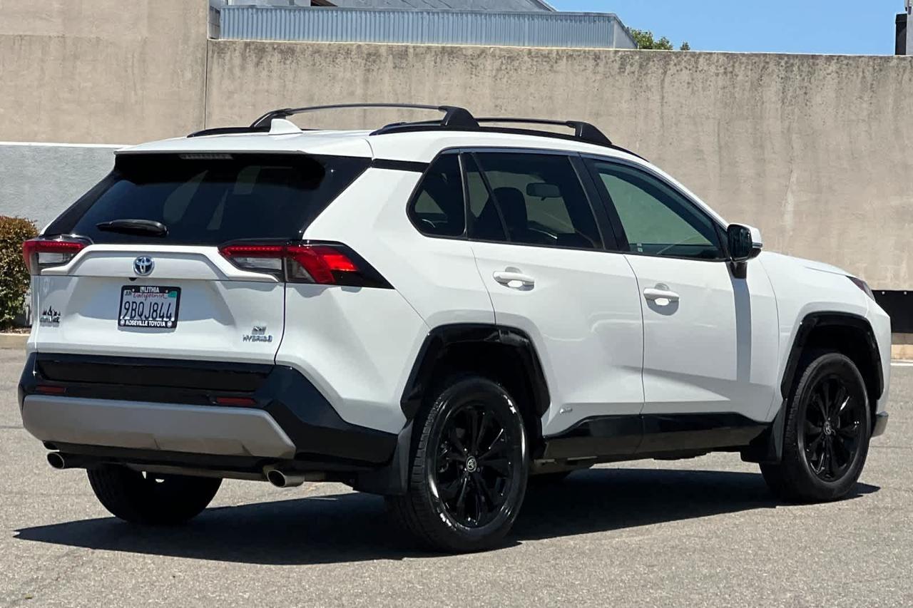 2022 Toyota RAV4 Hybrid SE