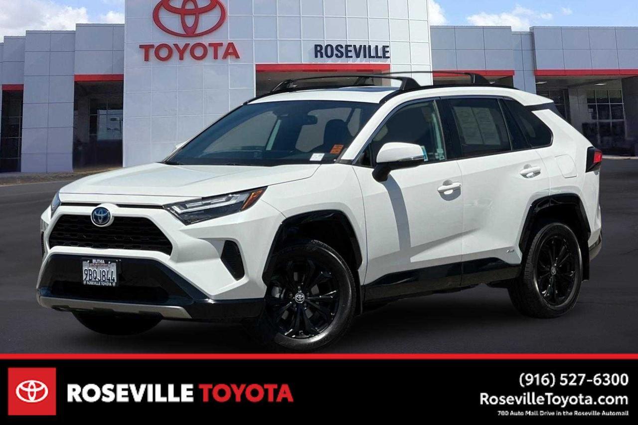 2022 Toyota RAV4 Hybrid SE
