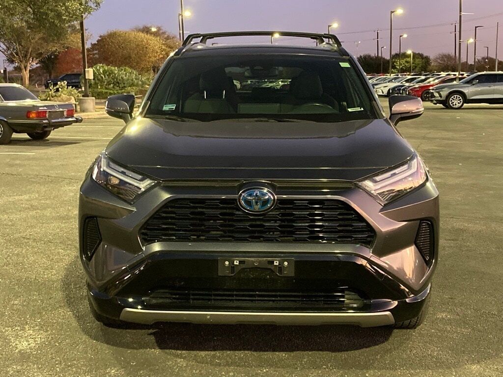 2022 Toyota RAV4 Hybrid SE
