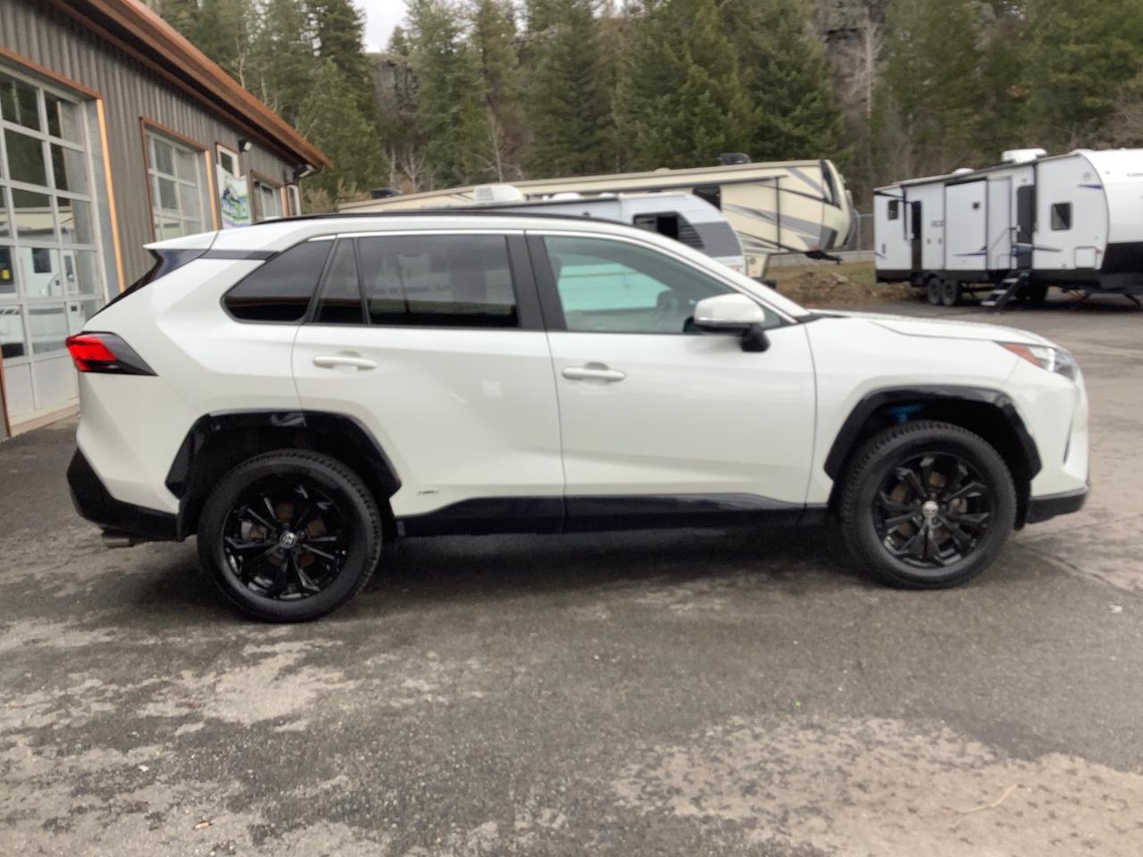 2022 Toyota RAV4 Hybrid SE