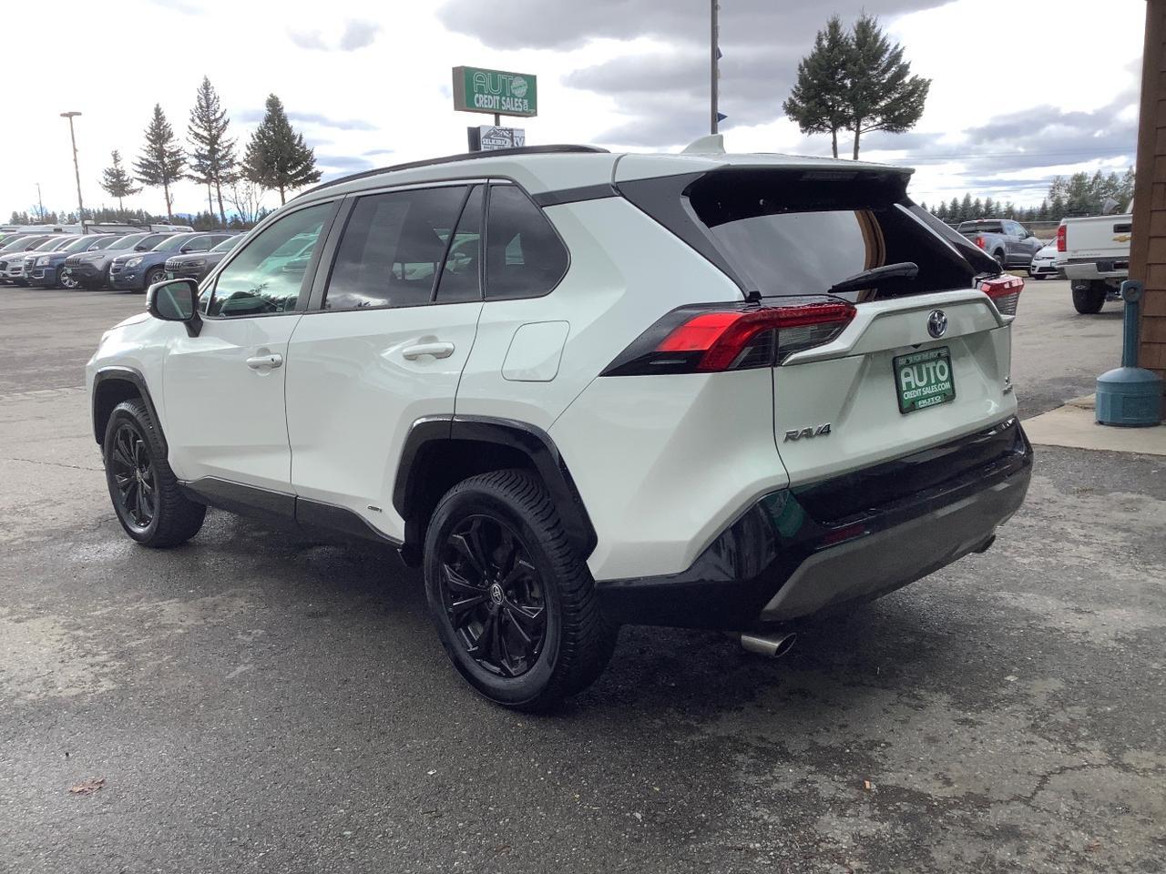 2022 Toyota RAV4 Hybrid SE