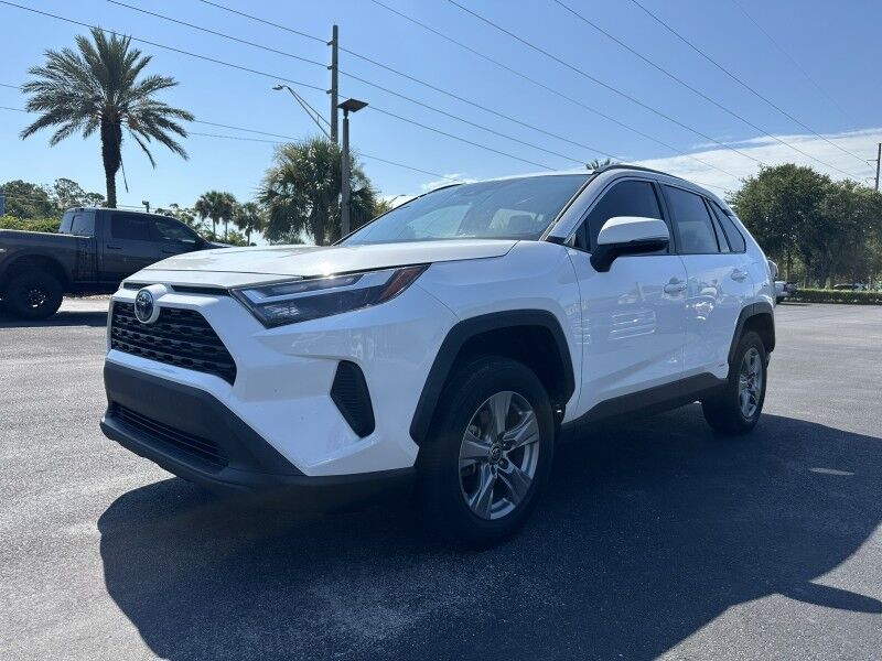 2022 Toyota RAV4 Hybrid XLE