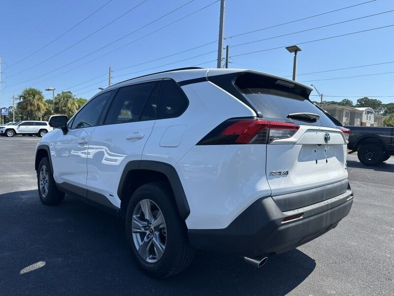 2022 Toyota RAV4 Hybrid XLE