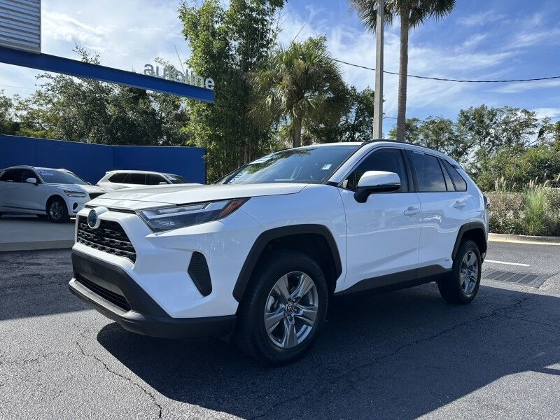 2022 Toyota RAV4 Hybrid XLE