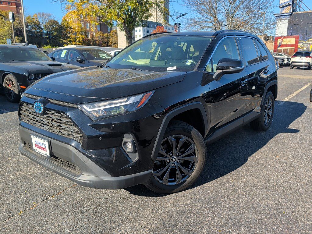 2022 Toyota RAV4 Hybrid XLE Premium