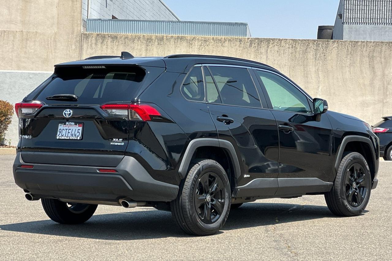 2022 Toyota RAV4 Hybrid XLE