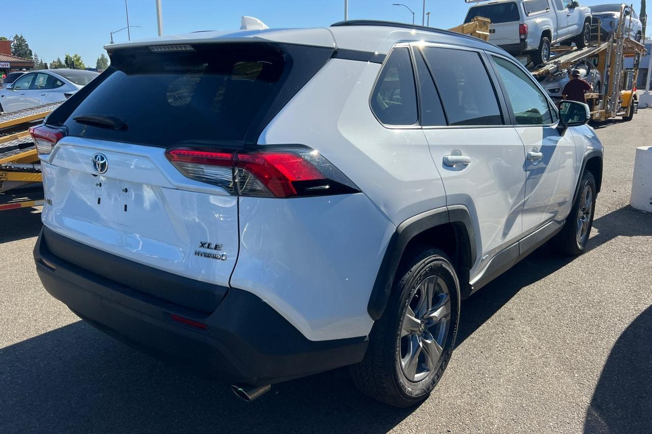 2022 Toyota RAV4 Hybrid XLE