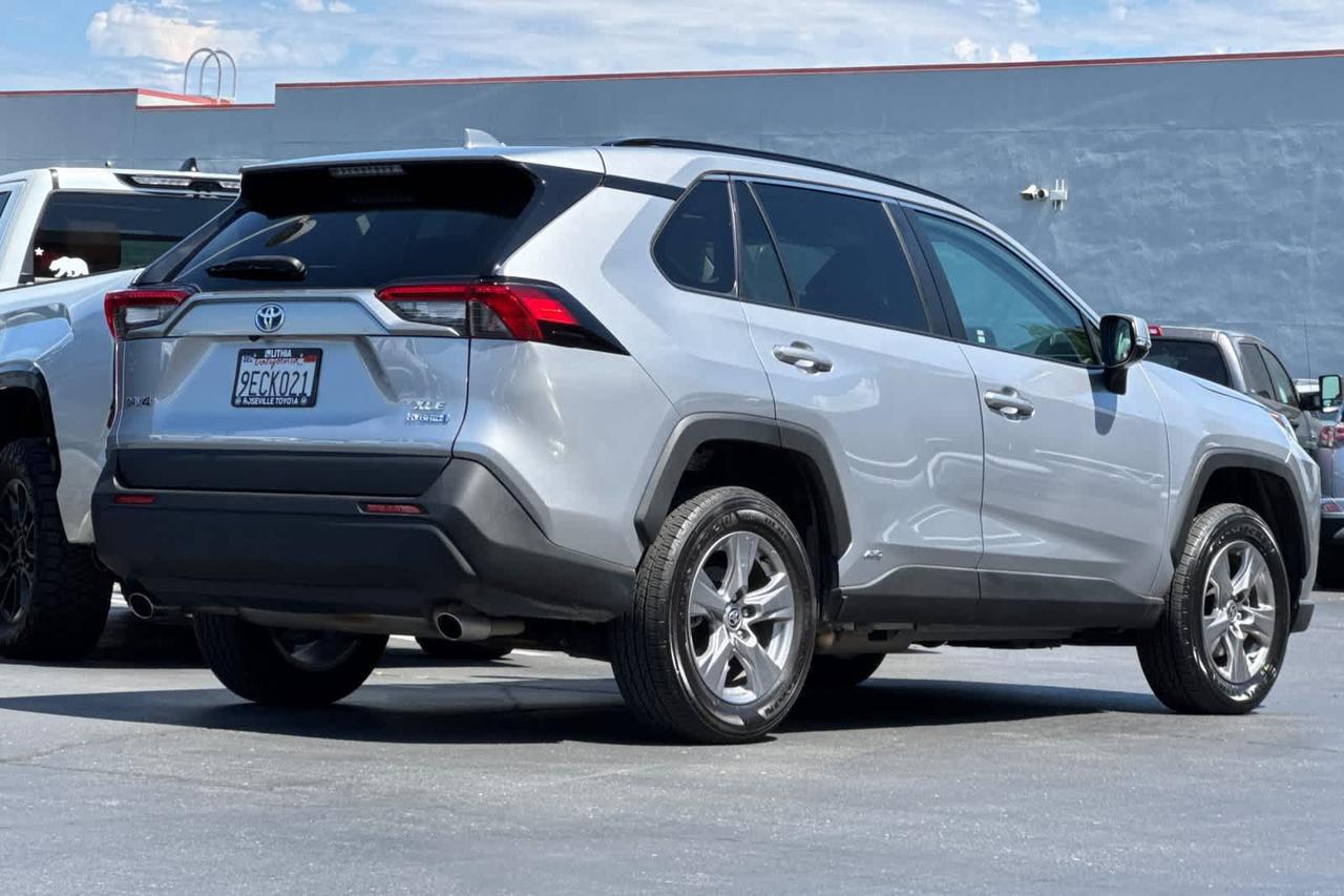 2022 Toyota RAV4 Hybrid XLE