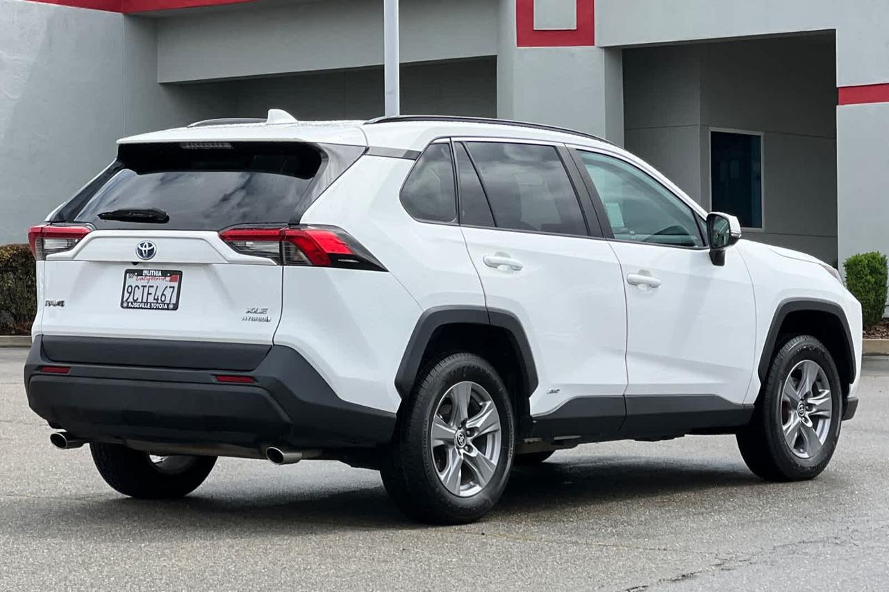 2022 Toyota RAV4 Hybrid XLE
