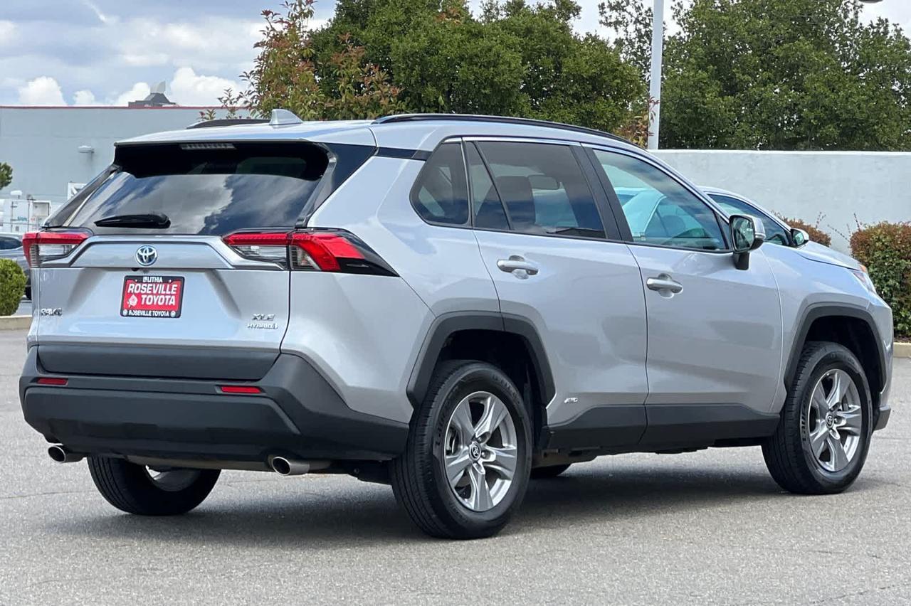 2022 Toyota RAV4 Hybrid XLE