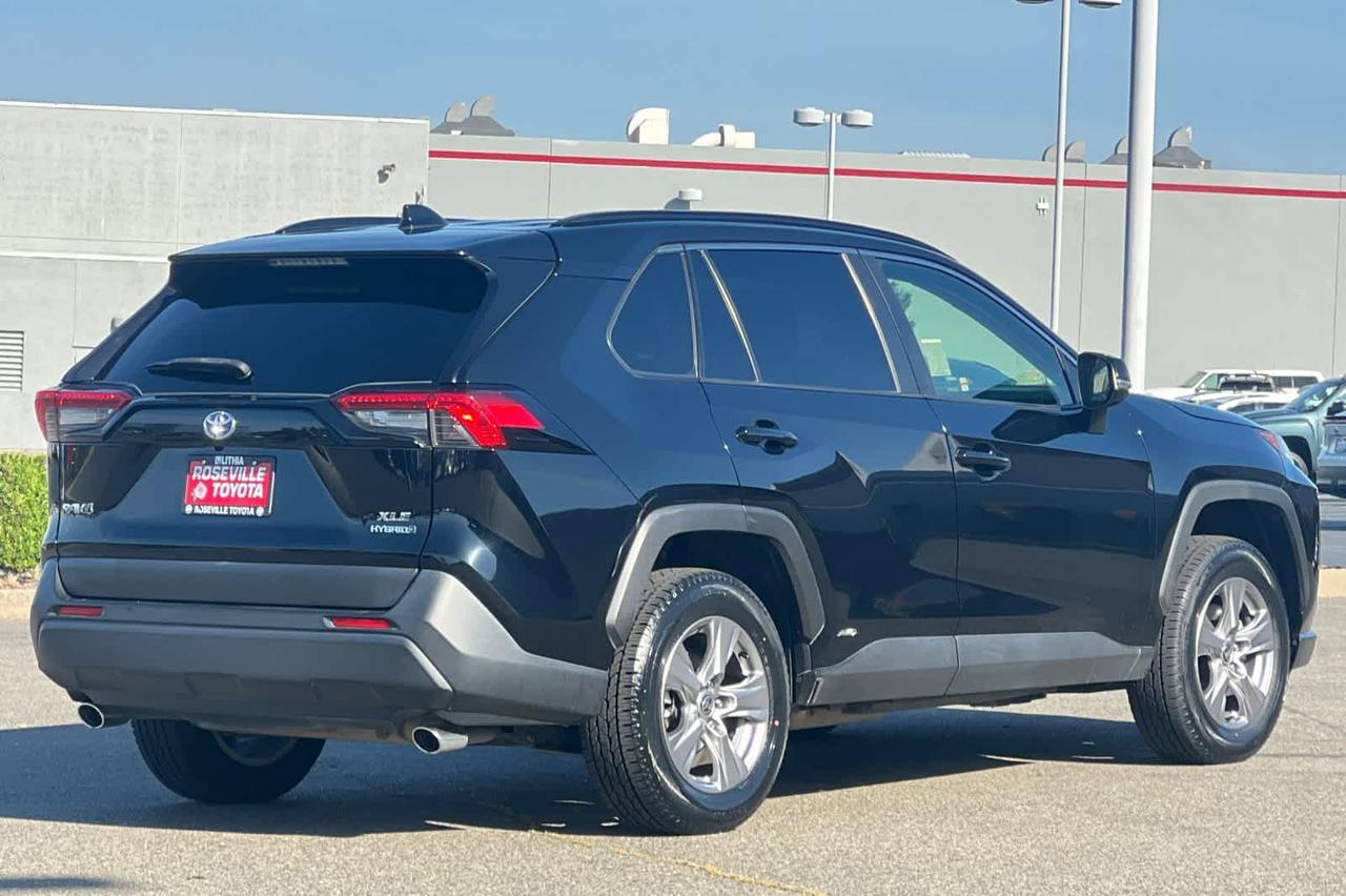 2022 Toyota RAV4 Hybrid XLE