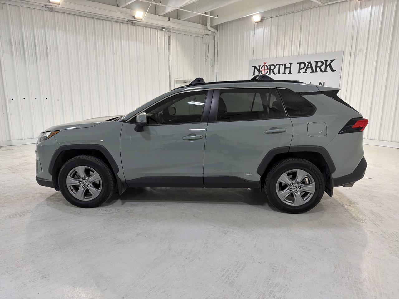 2022 Toyota RAV4 Hybrid XLE