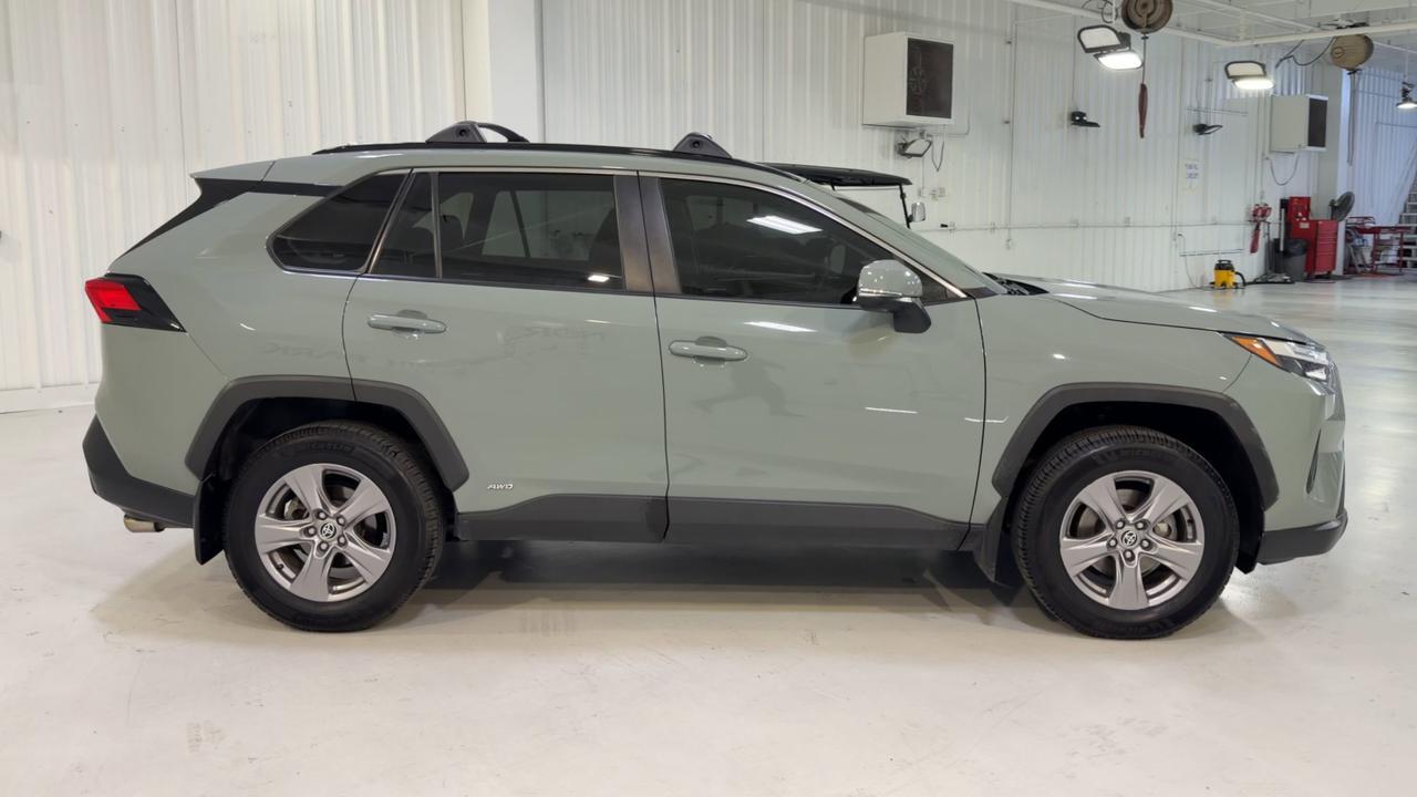 2022 Toyota RAV4 Hybrid XLE