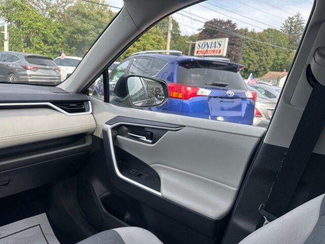 2022 Toyota RAV4 XLE photo 22