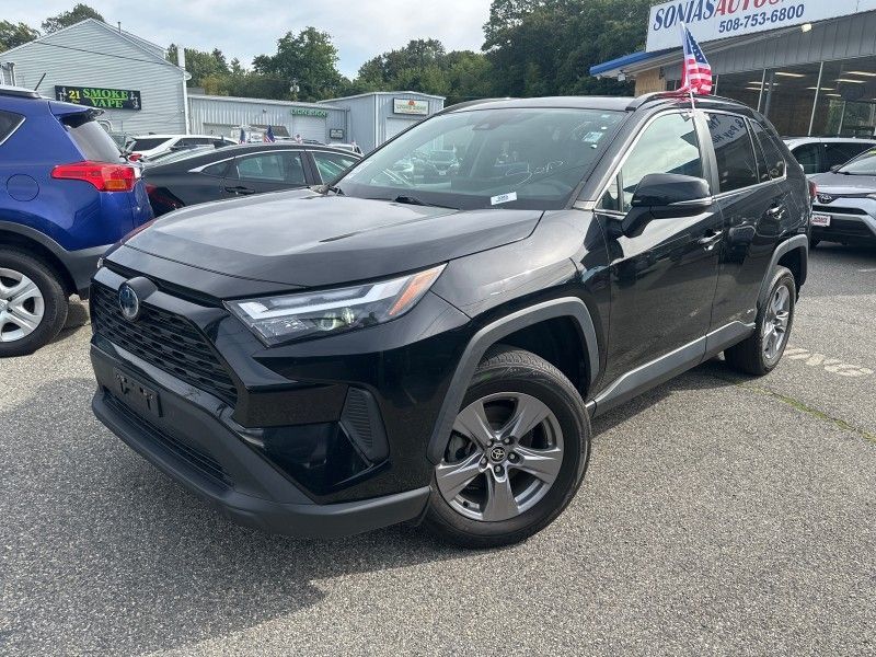 2022 Toyota RAV4 Hybrid XLE