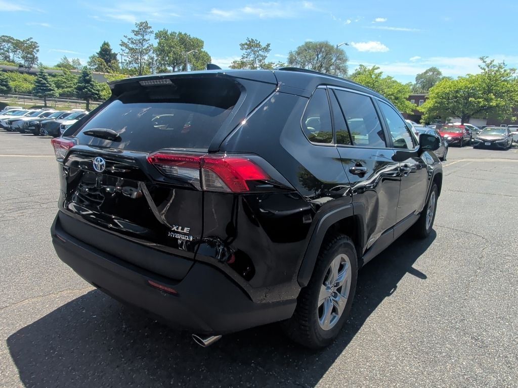 2022 Toyota RAV4 Hybrid XLE