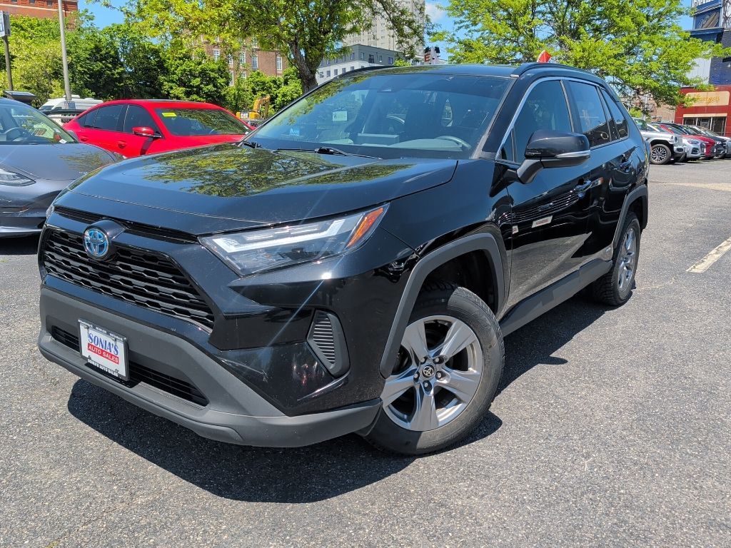 2022 Toyota RAV4 Hybrid XLE