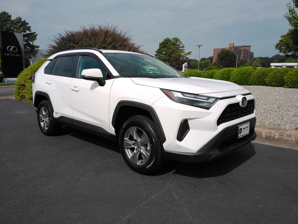 2022 Toyota RAV4 Hybrid XLE