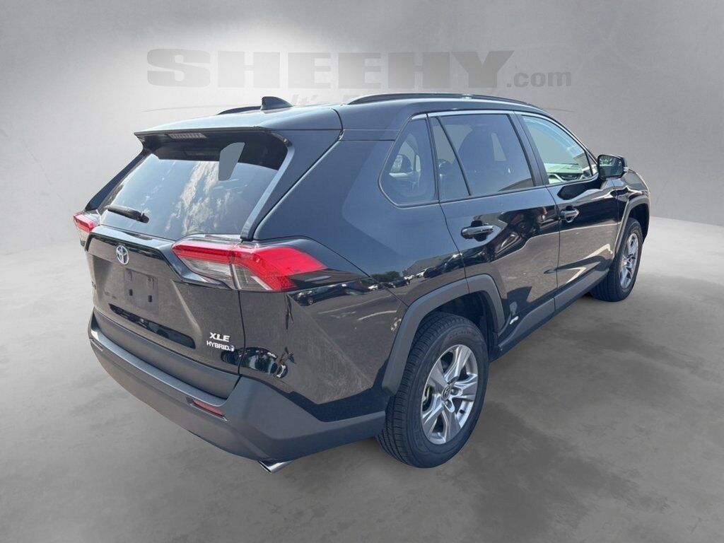 2022 Toyota RAV4 Hybrid XLE