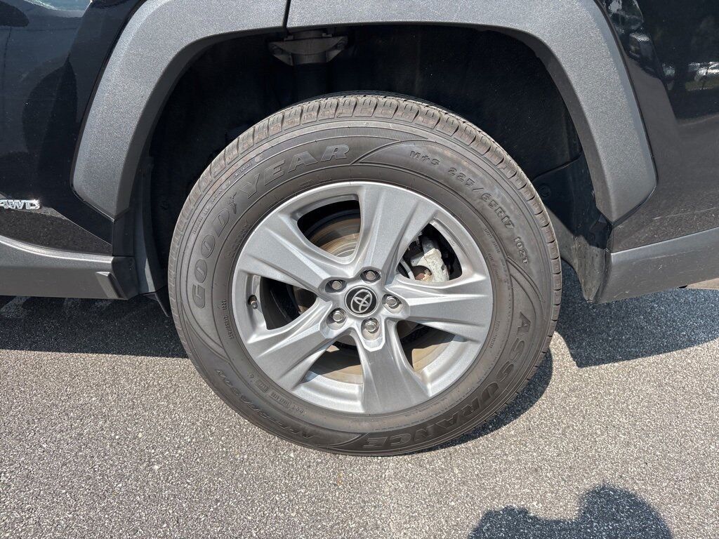 2022 Toyota RAV4 Hybrid XLE