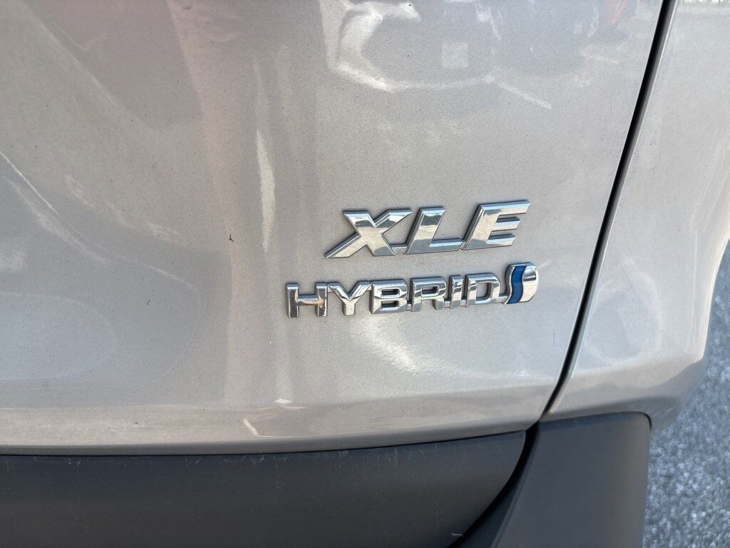 2022 Toyota RAV4 Hybrid XLE