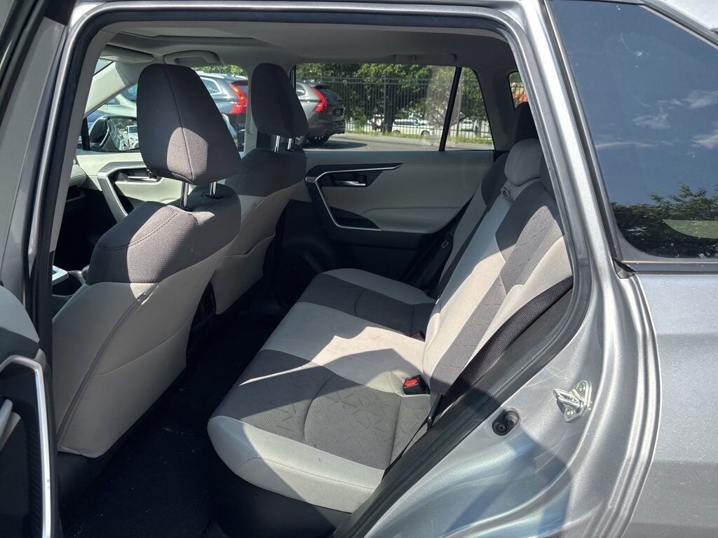 2022 Toyota RAV4 Hybrid XLE