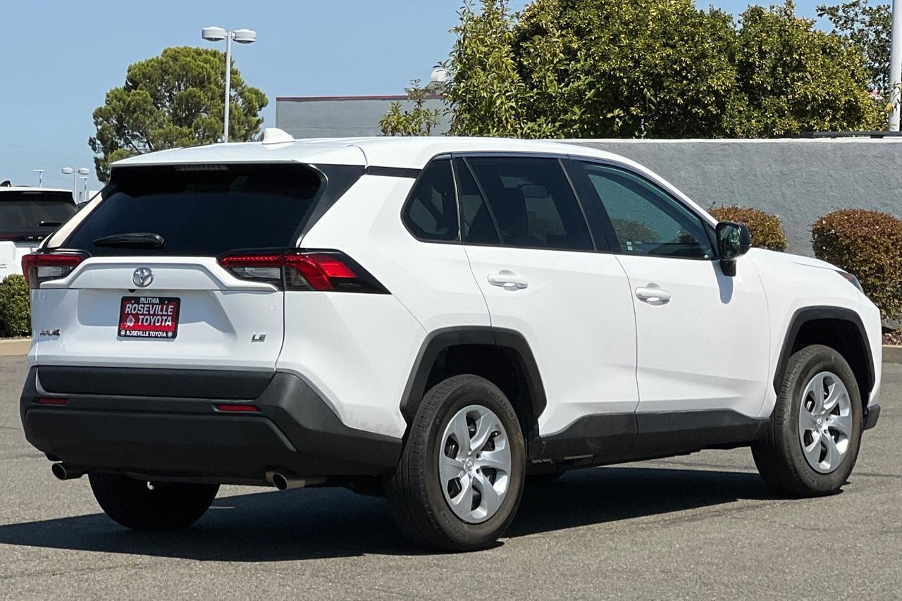 2022 Toyota RAV4 LE