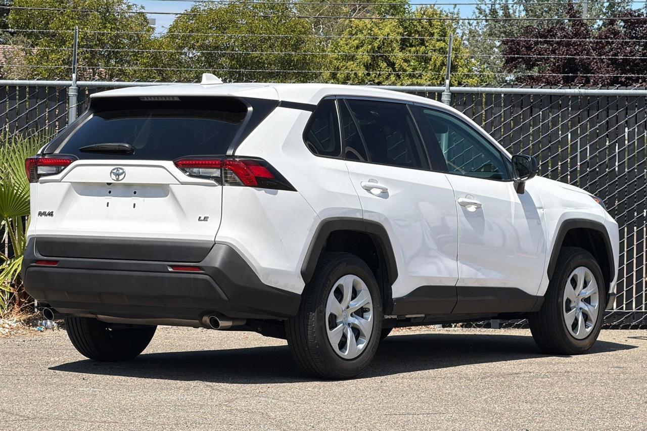 2022 Toyota RAV4 LE
