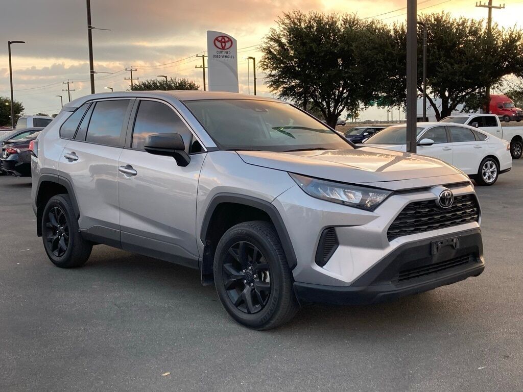 2022 Toyota RAV4 LE