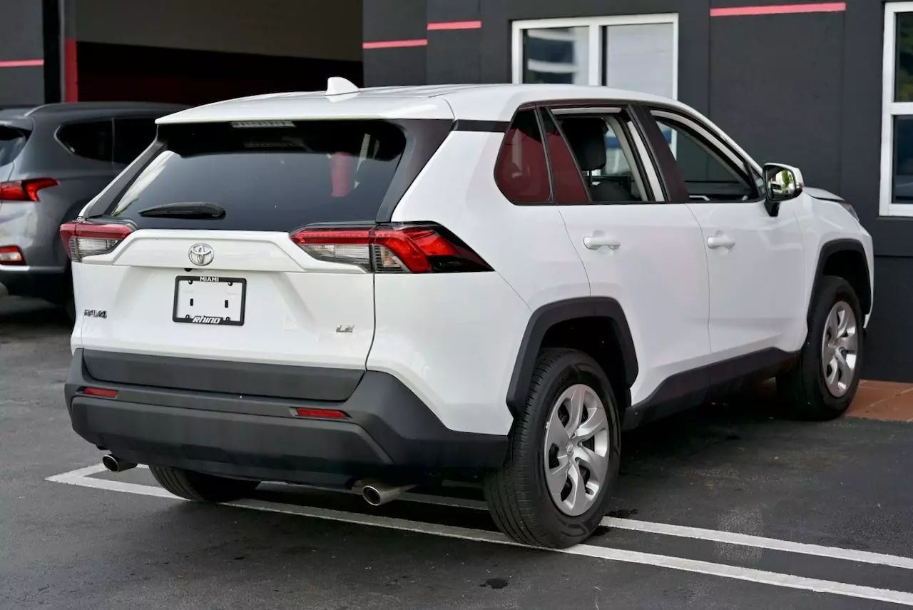 2022 Toyota RAV4 LE Sport Utility 4D Doral FL