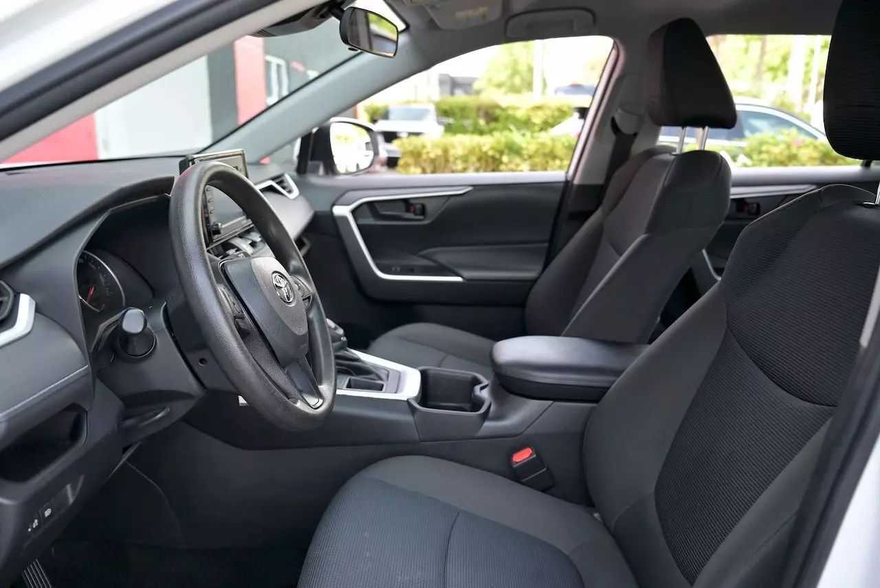 2022 Toyota RAV4 LE Sport Utility 4D Doral FL